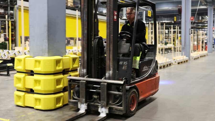 Multifunctional Column Guard Forklift Truck 900X507