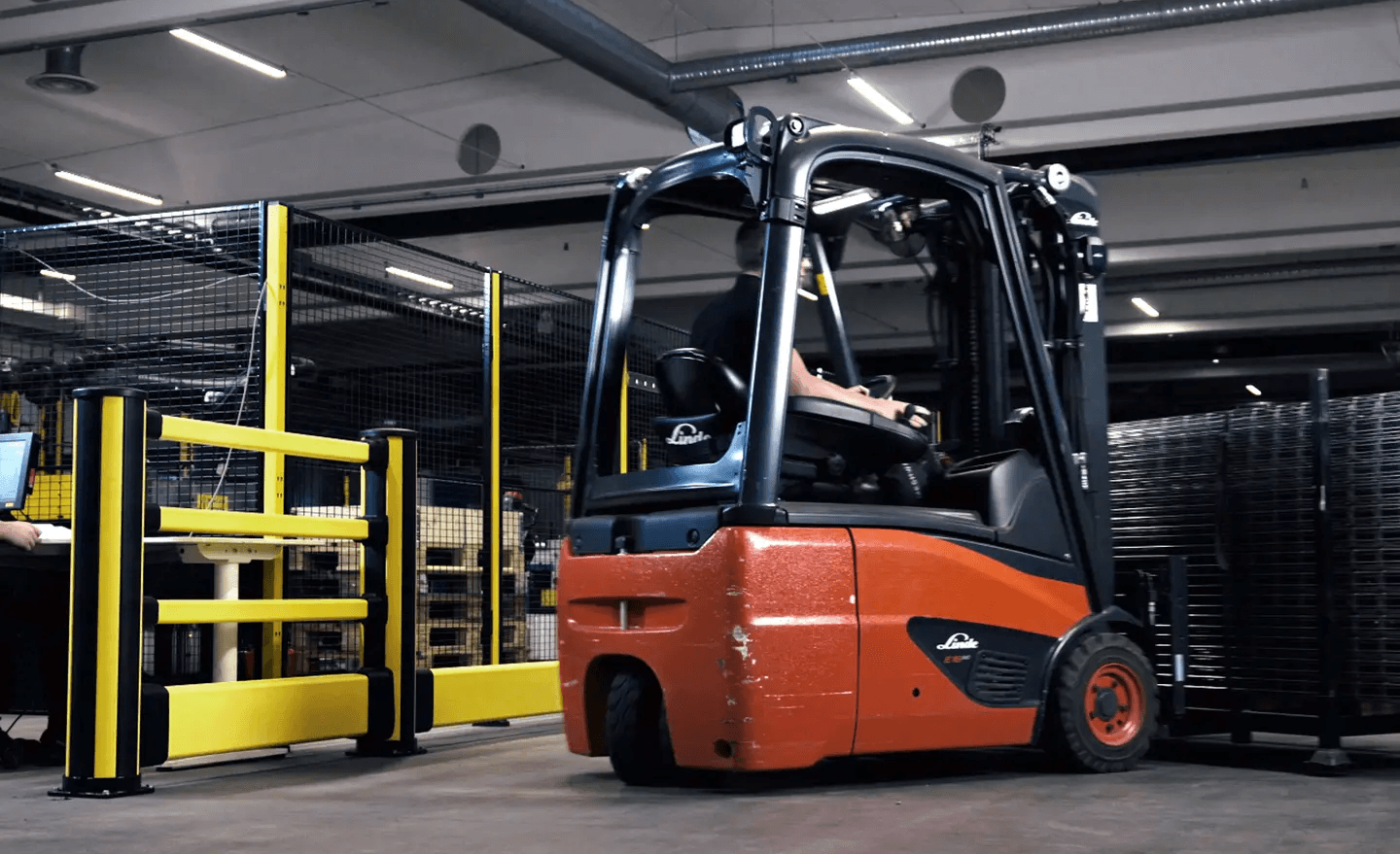 ポリマー製フォークリフトバリア.png (1)