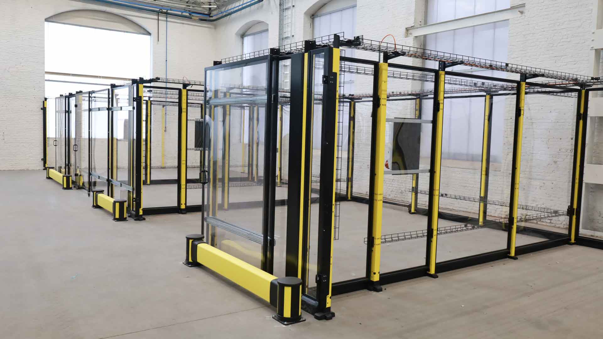 Impact protection infront of machine guards in plastic in an industrial environment