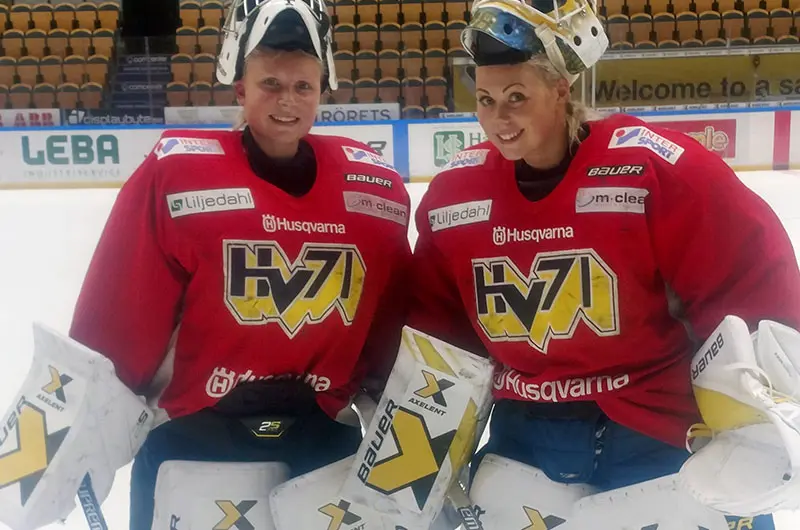 HV71-dam-Wilma-och-Sabina.jpg)