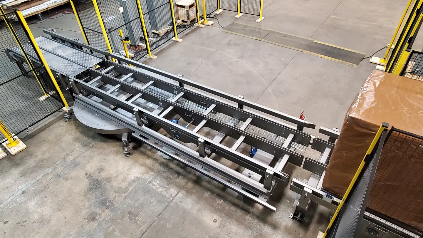 Palletizing system with a box on it