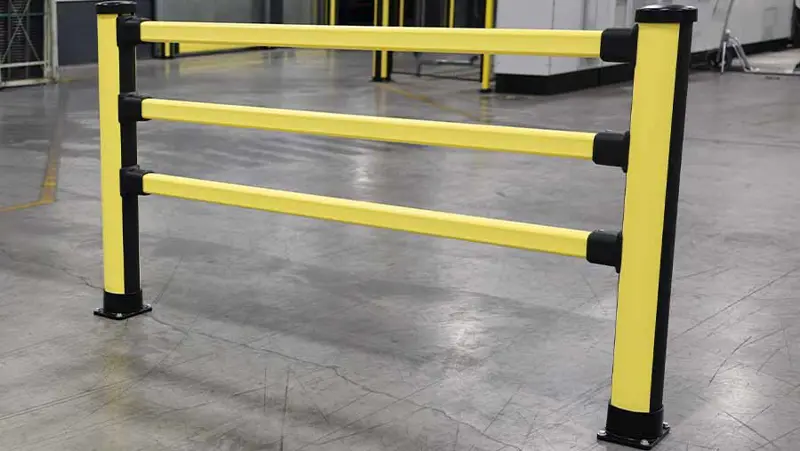 Essential Pedestrian Three Rails Stand Alone Live Environment